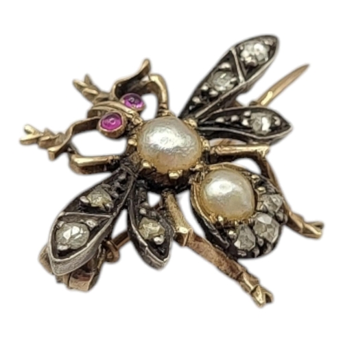 152 - A VICTORIAN YELLOW AND WHITE METAL, DIAMOND, PEARL AND AMETHYST BEE BROOCH (YELLOW AND WHITE METAL T... 