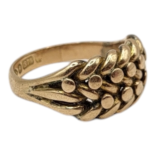 18 - WILLIAM GEORGE HARRIS, A LATE VICTORIAN 9CT ROSE GOLD KEEPER RING, HALLMARKED CHESTER, 1900. 
(front... 