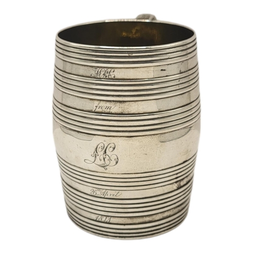 23 - SAMUEL MERITON II, AN 18TH CENTURY GEORGE III SILVER BARREL MUG, HALLMARKED LONDON, 1784
Having parc... 