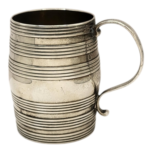 23 - SAMUEL MERITON II, AN 18TH CENTURY GEORGE III SILVER BARREL MUG, HALLMARKED LONDON, 1784
Having parc... 