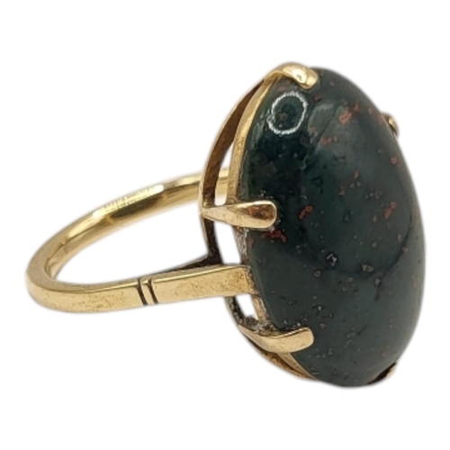 28 - A LATE VICTORIAN/EARLY EDWARDIAN YELLOW METAL AND BLOODSTONE RING (YELLOW METAL TESTED AS 14CT GOLD)... 