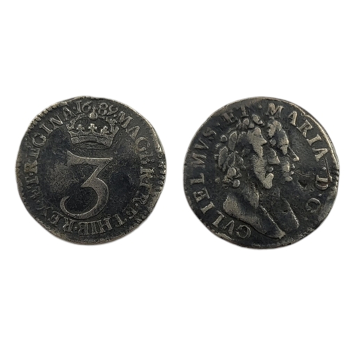 264 - A 17TH CENTURY BRITISH WILLIAM & MARY, 1689 - 1694, SILVER 3 PENCE COIN, DATED 1689
Conjoined laurea... 