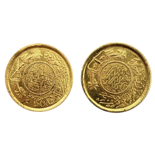 319 - SAUDI ARABIAN 22CT GOLD 1 GUNYAH COIN, DATED 1951 (1370 AH)
Struck in the Holy city of Mekka. 
(d 22... 