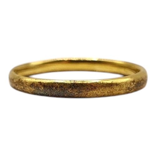 52 - CHARLES GREEN & SON LTD, A 22CT YELLOW GOLD BAND RING, HALLMARKED BIRMINGHAM, 1956. 
(UK P', 2.3g)