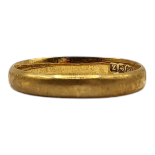 60 - DEAKIN & FRANCIS LTD, AN 18CT YELLOW GOLD BAND RING, HALLMARKED BIRMINGHAM, 1924. (UK ring size M', ... 