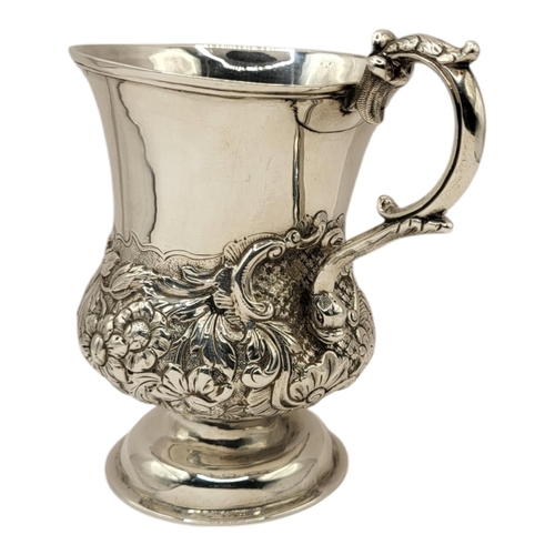 7 - JAMES MOORE, A 19TH CENTURY IRISH SILVER MUG, HALLMARKED DUBLIN. 1868
Having chased and repoussé flo... 