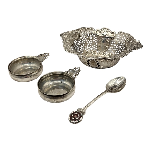 91 - WILLIAM HUTTON & SONS LTD, AN EDWARDIAN SILVER PIERCED AND SCROLLED BONBON DISH, HALLMARKED BIRMINGH... 