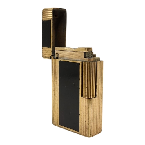 94 - ST. DUPONT, PARIS, A VINTAGE LIGNE 1 BS GOLD PLATED AND LAQUE DE CHINE LIGHTER, CIRCA 1970’S
Having ... 