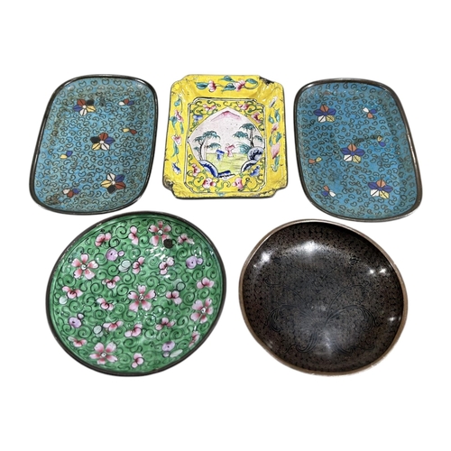 391 - A COLLECTION OF QING DYNASTY AND LATER CLOISONNÉ ENAMEL ITEMS, TO INCLUDE TO CANTON ENAMEL EXAMPLES
... 