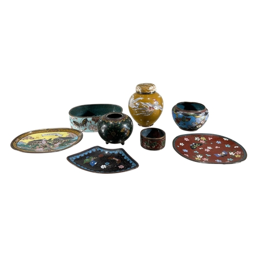 392 - A COLLECTION OF JAPANESE MEIJI PERIOD CLOISONNÉ ENAMEL ITEMS, TO INCLUDE A TRI-FOOTED KORO EXAMPLE
C... 