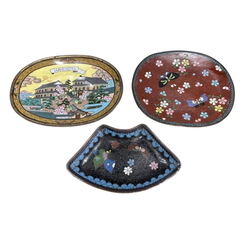 392 - A COLLECTION OF JAPANESE MEIJI PERIOD CLOISONNÉ ENAMEL ITEMS, TO INCLUDE A TRI-FOOTED KORO EXAMPLE
C... 