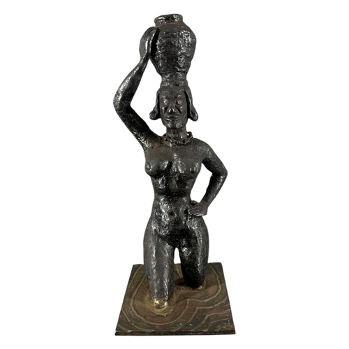 424 - EUROPEAN SCHOOL, A 20TH CENTURY IMPRESSIONIST BRONZE FIGURAL SCULPTURE, DEPICTING A NUDE LADY CARRYI... 