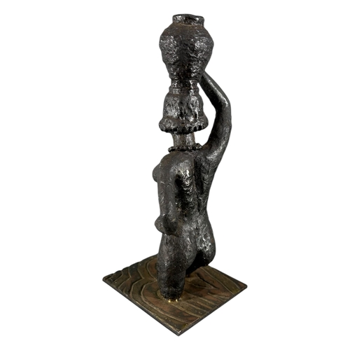 424 - EUROPEAN SCHOOL, A 20TH CENTURY IMPRESSIONIST BRONZE FIGURAL SCULPTURE, DEPICTING A NUDE LADY CARRYI... 