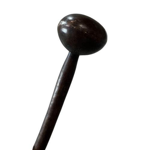 406 - A LATE 19TH/EARLY 20TH CENTURY AFRICAN WOODEN KNOBKERRIE WAR CLUB (POSSIBLY ZULU).
(length 65cm)