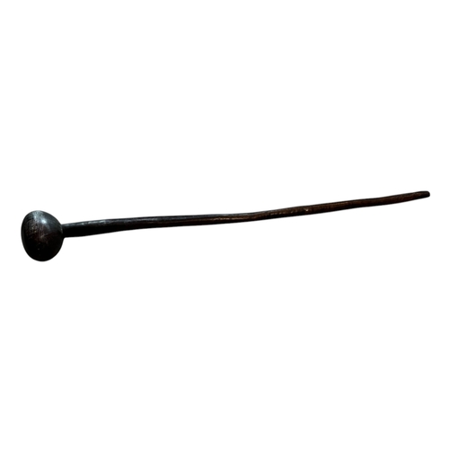 406 - A LATE 19TH/EARLY 20TH CENTURY AFRICAN WOODEN KNOBKERRIE WAR CLUB (POSSIBLY ZULU).
(length 65cm)