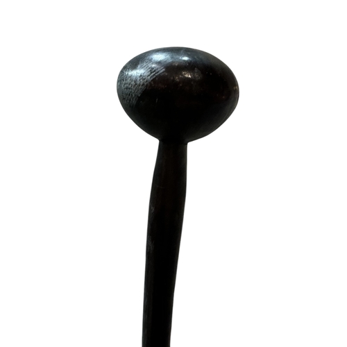 406 - A LATE 19TH/EARLY 20TH CENTURY AFRICAN WOODEN KNOBKERRIE WAR CLUB (POSSIBLY ZULU).
(length 65cm)