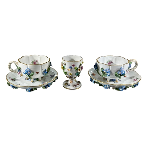 409 - A 20TH CENTURY PAIR OF MEISSEN PORCELAIN CABINET CUPS AND SAUCERS AND ASSOCIATED EGG CUP
Having appl... 