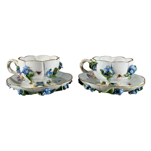 409 - A 20TH CENTURY PAIR OF MEISSEN PORCELAIN CABINET CUPS AND SAUCERS AND ASSOCIATED EGG CUP
Having appl... 