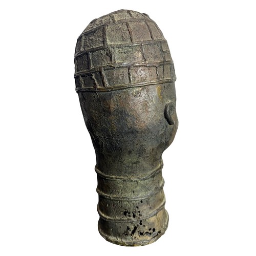 405 - AN AFRICAN BENIN BRONZE BUST HEAD WEARING HEADDRESS AND FOUR ARTICULATED BAND NECK. 
(h 30.2cm x w 1... 