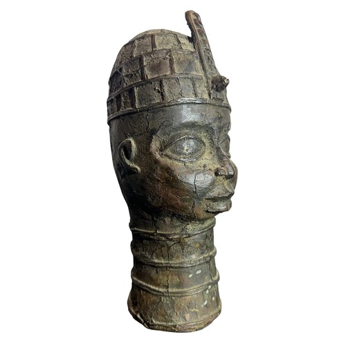 405 - AN AFRICAN BENIN BRONZE BUST HEAD WEARING HEADDRESS AND FOUR ARTICULATED BAND NECK. 
(h 30.2cm x w 1... 