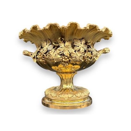 1 - BENJAMIN SMITH III, A LARGE 19TH CENTURY VICTORIAN TWIN HANDLED SILVER GILT FRUIT BOWL, HALLMARKED L... 