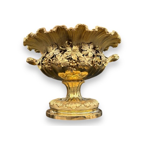 1 - BENJAMIN SMITH III, A LARGE 19TH CENTURY VICTORIAN TWIN HANDLED SILVER GILT FRUIT BOWL, HALLMARKED L... 