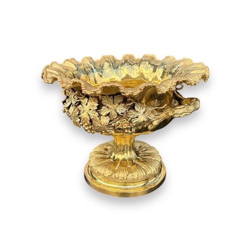 1 - BENJAMIN SMITH III, A LARGE 19TH CENTURY VICTORIAN TWIN HANDLED SILVER GILT FRUIT BOWL, HALLMARKED L... 