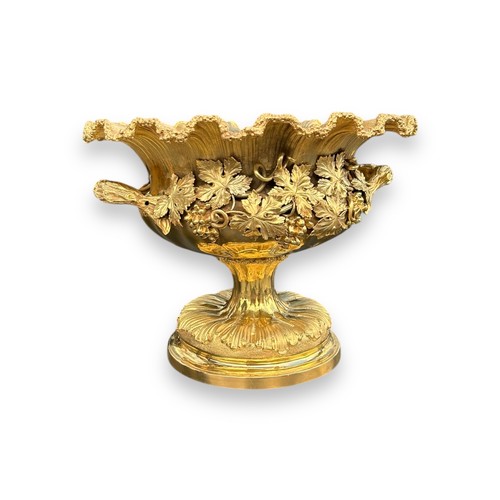 1 - BENJAMIN SMITH III, A LARGE 19TH CENTURY VICTORIAN TWIN HANDLED SILVER GILT FRUIT BOWL, HALLMARKED L... 