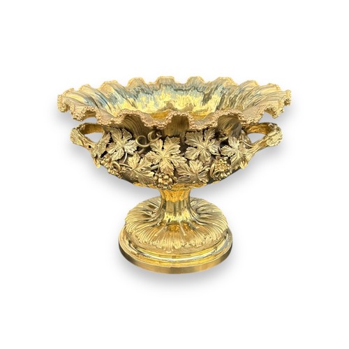 1 - BENJAMIN SMITH III, A LARGE 19TH CENTURY VICTORIAN TWIN HANDLED SILVER GILT FRUIT BOWL, HALLMARKED L... 