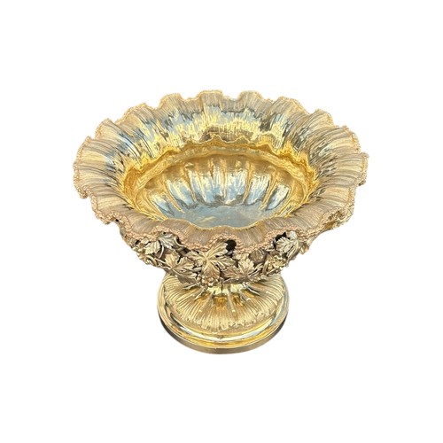 1 - BENJAMIN SMITH III, A LARGE 19TH CENTURY VICTORIAN TWIN HANDLED SILVER GILT FRUIT BOWL, HALLMARKED L... 