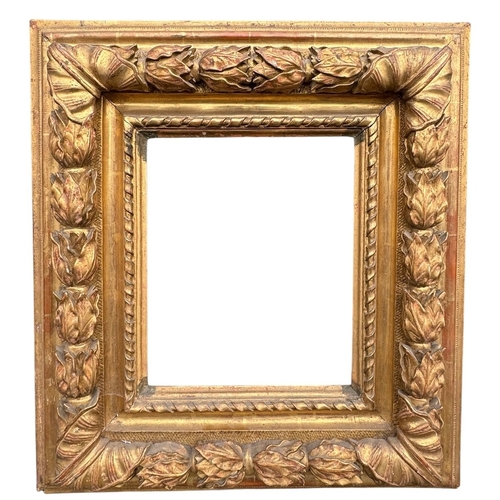 572 - A LATE 16TH/EARLY 17TH CENTURY ITALIAN CARVED WALNUT GILTWOOD FRAMED MIRROR
Decorated with acanthus ... 