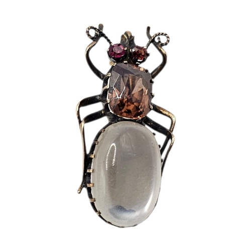 29 - A 19TH CENTURY VICTORIAN YELLOW METAL, MOONSTONE AND ORANGE TOURMALINE INSECT BEETLE BROOCH (YELLOW ... 