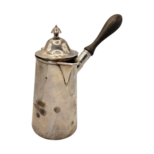 504 - MANNER OF GUSRAVUS BYRNE, AN EARLY 19TH CENTURY GEORGE III IRISH SILVER CHOCOLATE POT
Hallmarked Dub... 