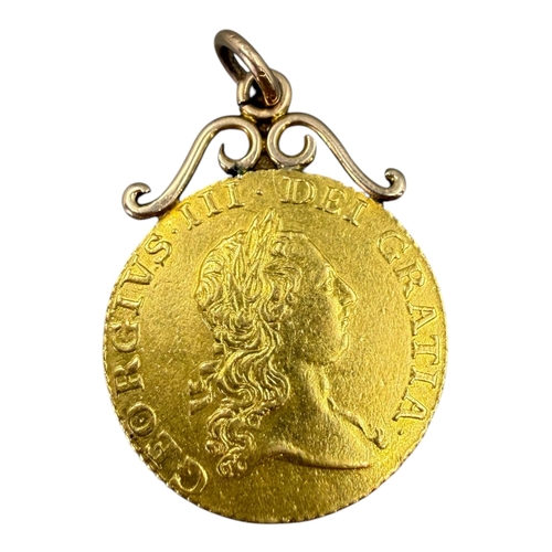 507 - AN 18TH CENTURY GEORGE III GOLD HALF GUINEA COIN, DATED 1764
Mounted on a 9ct gold pendant mount. 
(... 