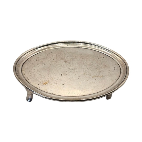 508 - ROBERT BREADING, AN EARLY 19TH CENTURY GEORGE III IRISH SILVER TEAPOT STAND
Hallmarked Dublin, 1806,... 