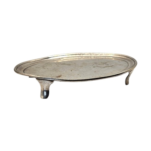 508 - ROBERT BREADING, AN EARLY 19TH CENTURY GEORGE III IRISH SILVER TEAPOT STAND
Hallmarked Dublin, 1806,... 