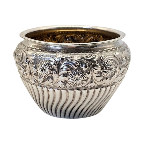 516 - NATHAN & HAYES, A LATE 19TH CENTURY VICTORIAN SILVER VASE
Hallmarked Birmingham, 1892, having chased... 