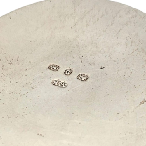 516 - NATHAN & HAYES, A LATE 19TH CENTURY VICTORIAN SILVER VASE
Hallmarked Birmingham, 1892, having chased... 