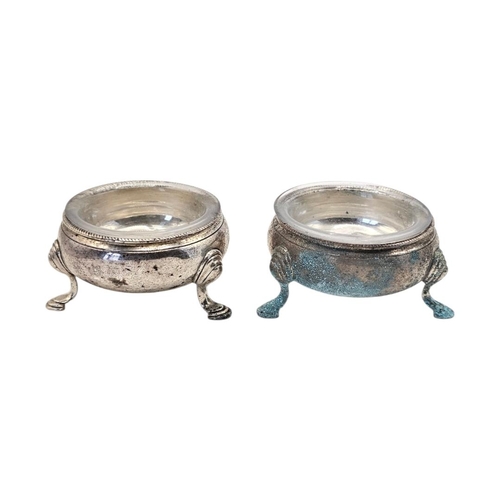 520 - A MATCHED PAIR OF MID 18TH CENTURY GEORGE II AND GEROGE III SILVER SALTS
Hallmarked David Hennell I,... 