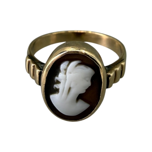 521 - A LATE VICTORIAN 12CT GOLD AND CARVED SHELL CAMEO RING
Oval form, carved shell cameo depicting a bus... 