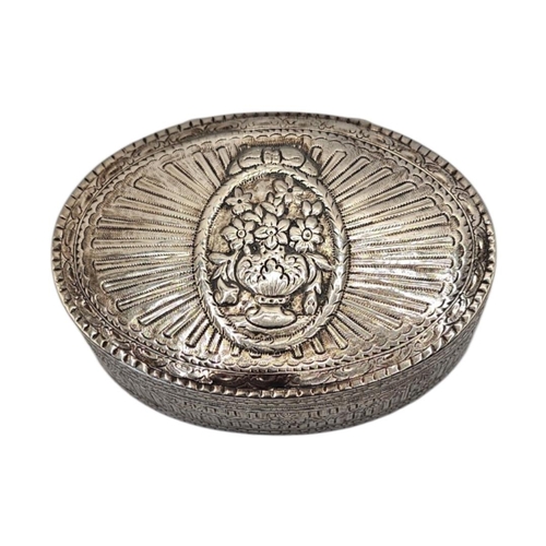 526 - AN 18TH CENTURY FRENCH LOUIS XVI SILVER SNUFF BOX, DISCHARGE MARK 1781 - 1789, (POINCON DE DECHARGE)... 