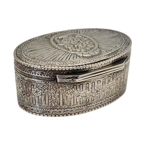 526 - AN 18TH CENTURY FRENCH LOUIS XVI SILVER SNUFF BOX, DISCHARGE MARK 1781 - 1789, (POINCON DE DECHARGE)... 