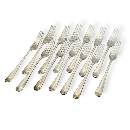 530 - WILLIAM ELEY I & WILLIAM FEARN, A SET OF THIRTEEN LATE 18TH CENTURY GEORGE III SILVER DINNER FORKS
H... 