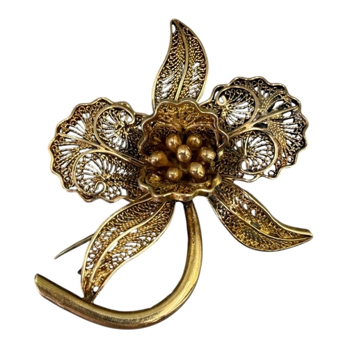 553 - (POSSIBLY FRENCH) 20TH CENTURY YELLOW METAL FILIGREE FLORAL BROOCH (YELLOW METAL TESTED AS 18CT)
Orc... 