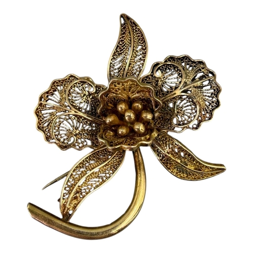 553 - (POSSIBLY FRENCH) 20TH CENTURY YELLOW METAL FILIGREE FLORAL BROOCH (YELLOW METAL TESTED AS 18CT)
Orc... 