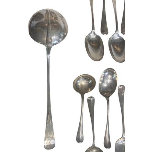 640 - JOHN ROUND & SON LTD, A COLLECTION OF GEORGE V SILVER FLATWARE
Hallmarked Sheffield, 1916, Hanoveria... 