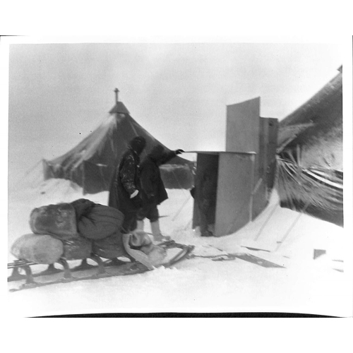 955 - Operation Highjump / Windmill. 1946-48 Large (mainly 25x20cm) Press Photos taken during 1946-47 Oper... 