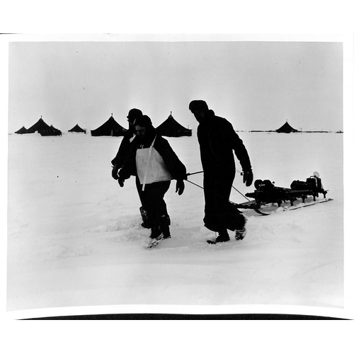 955 - Operation Highjump / Windmill. 1946-48 Large (mainly 25x20cm) Press Photos taken during 1946-47 Oper... 