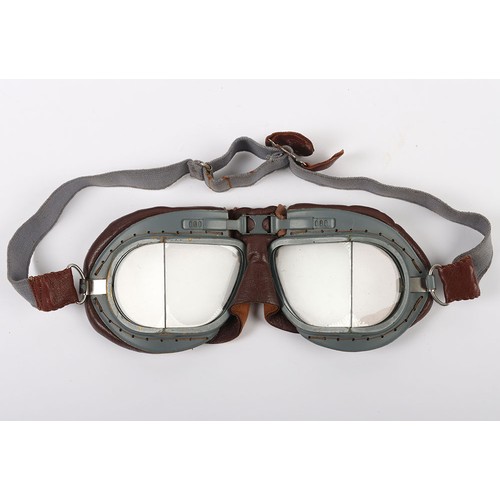 850 - WW2 RAF Mk.VIII Flying Goggles, Unissued in Box. A very nice pair of original Mk.VIII flying goggles... 