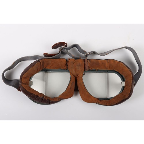 850 - WW2 RAF Mk.VIII Flying Goggles, Unissued in Box. A very nice pair of original Mk.VIII flying goggles... 